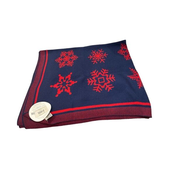Kennebunk Home Bedford Cottage Snowflake Throw Blanket. - Picture 3 of 12